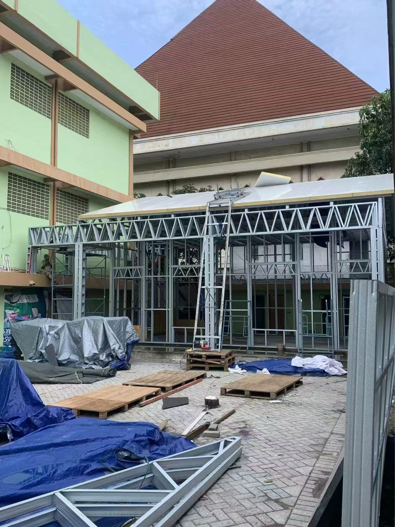 印尼泗水新中三语学校